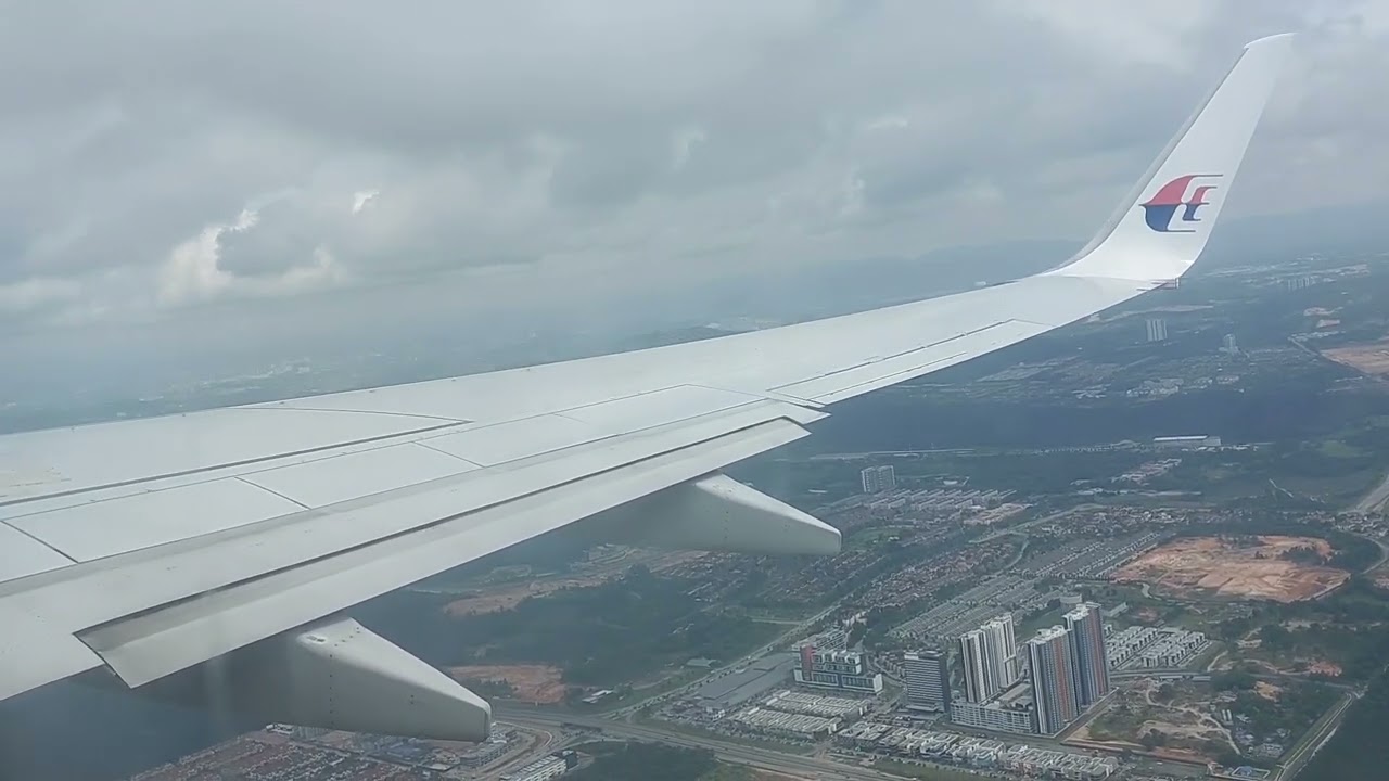 Cloudy KUL Takeoff • Malaysia Airlines • Boeing 737-800 • KUL