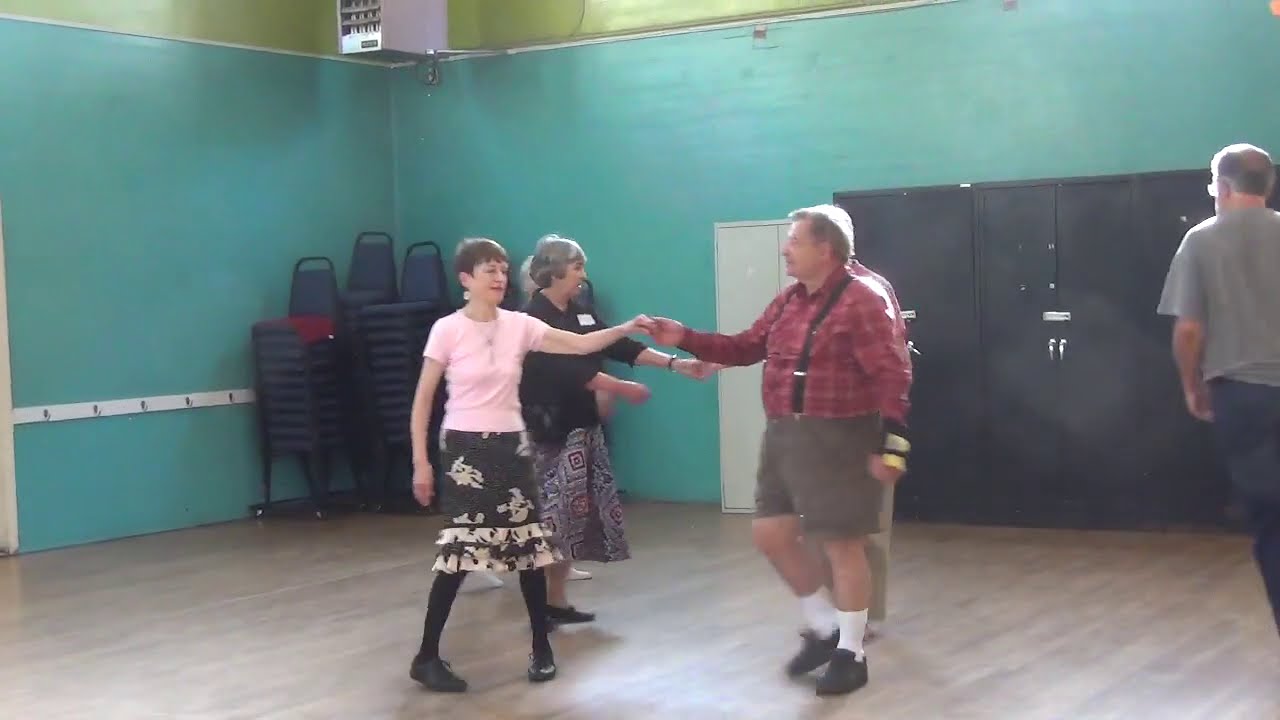 Leah's Waltz - English country dance