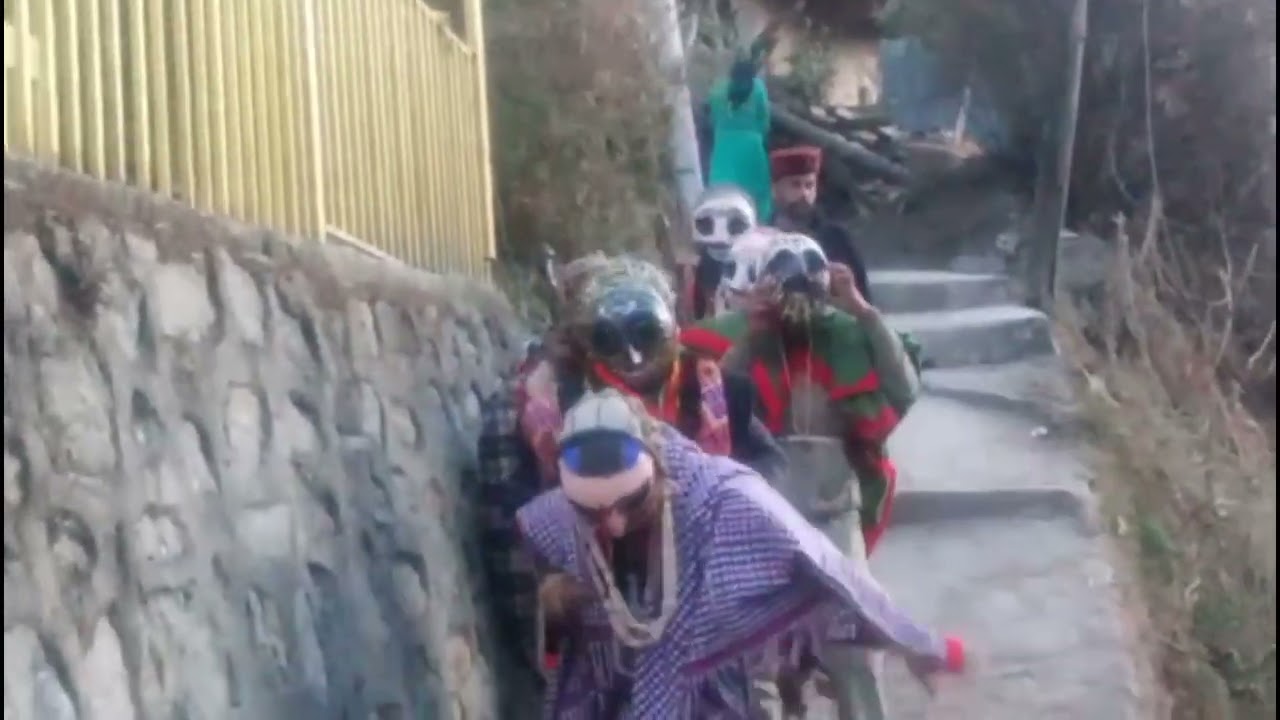 बंजार के तिंदर फागुन सक्रांति पर मनाया मुखौटा उत्सव
