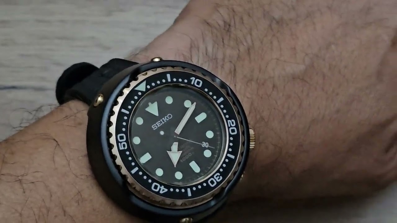 A ridiculously overengineered Seiko dive watch !