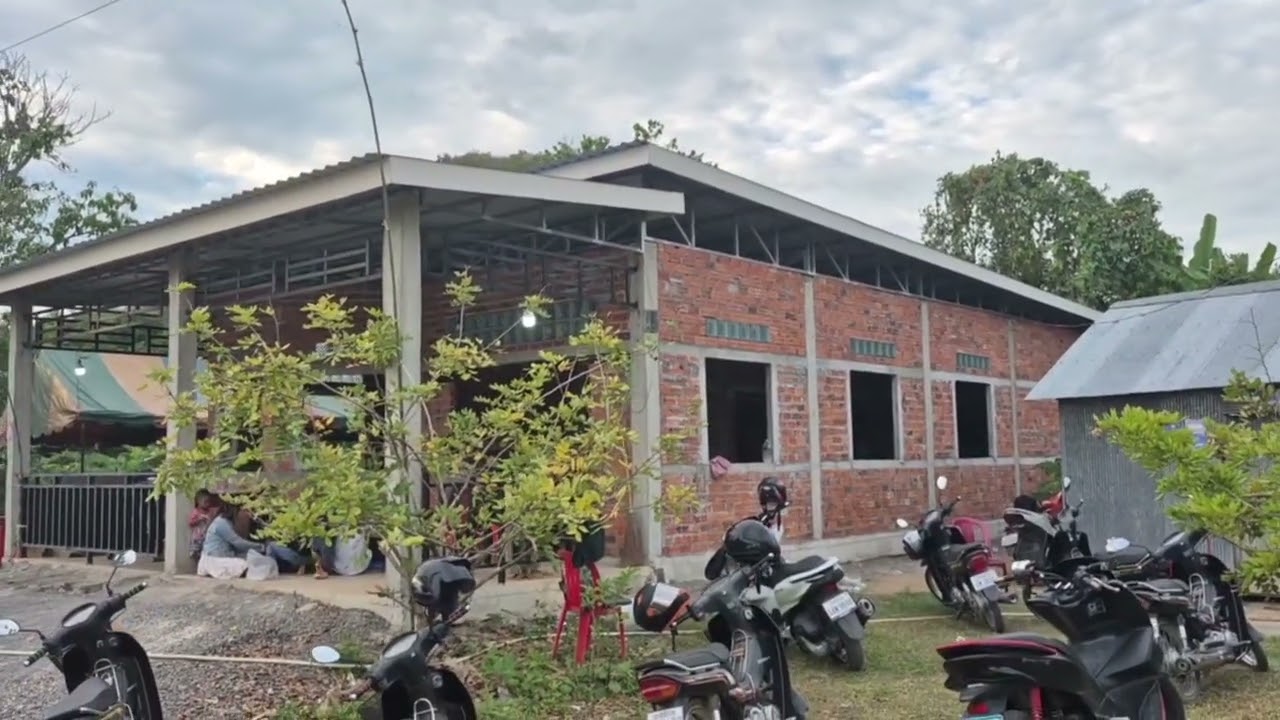​ពិធីបុណ្យសពវីរនារី អនុសេនីយ៍ទោ មុត សាវើន ស្លាប់ក្នុងបុព្វហេតុជាតិមាតុភូមិសមរភូមិអូរបីជាន់។