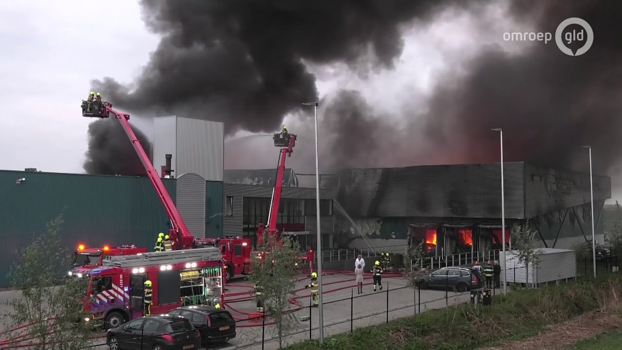 Grote brand in Kesteren nog niet onder controle