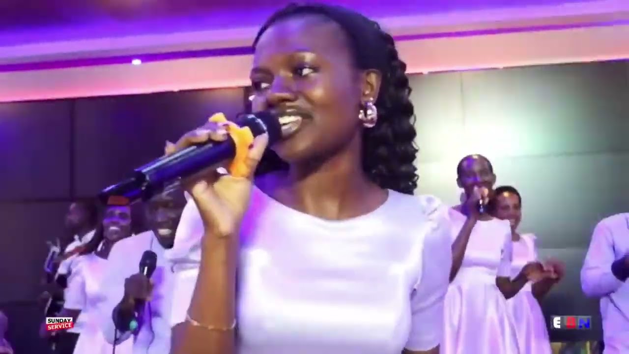 PRAISE SESSION | NAGENDA NGA NAYE | DEBBIE