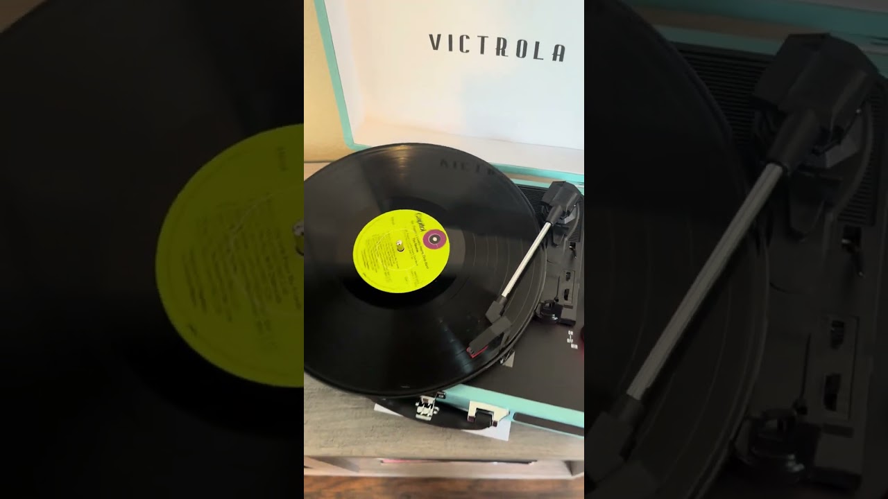 Record Player & BT Speaker Video Tutorial - BEZ Rentals