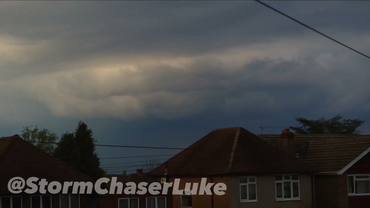 THUNDERSTORMS over the UK! (ROTATION!?)