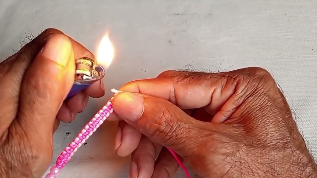 pulseira de macramé com pérolas nó quadrado 