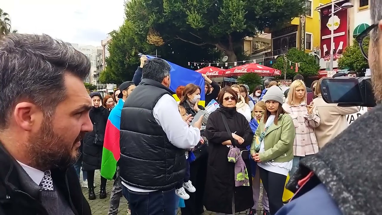 Митинг в поддержку Украины. Анталья, 25 февраля 2022 года. Ukrayna'ya destek mitingi. Antalya