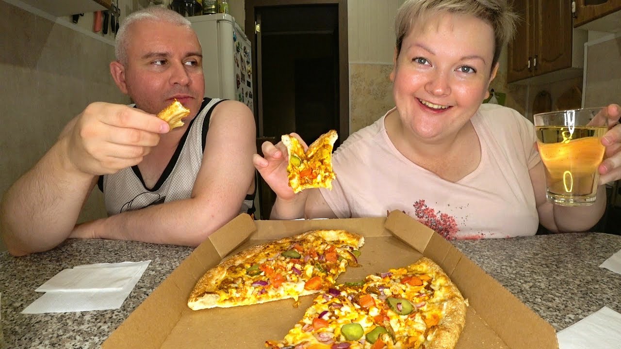 Мукбанг решили 💯 взять КВАРТИРУ В ИПОТЕКУ! 🏡 Огромная ПИЦЦА 🍕 на ужин