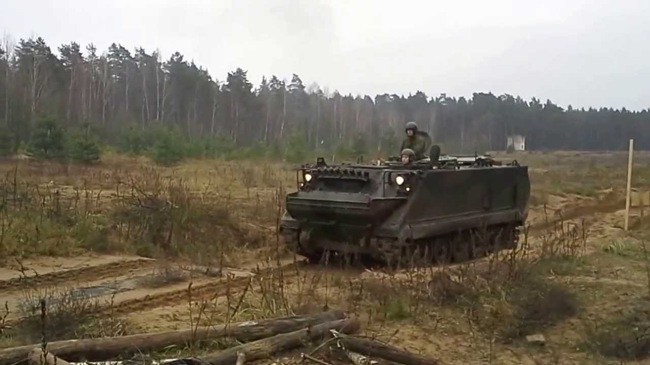 &Scaron;arvuotis M113 A2 įveikia kliūtį - laiptelius