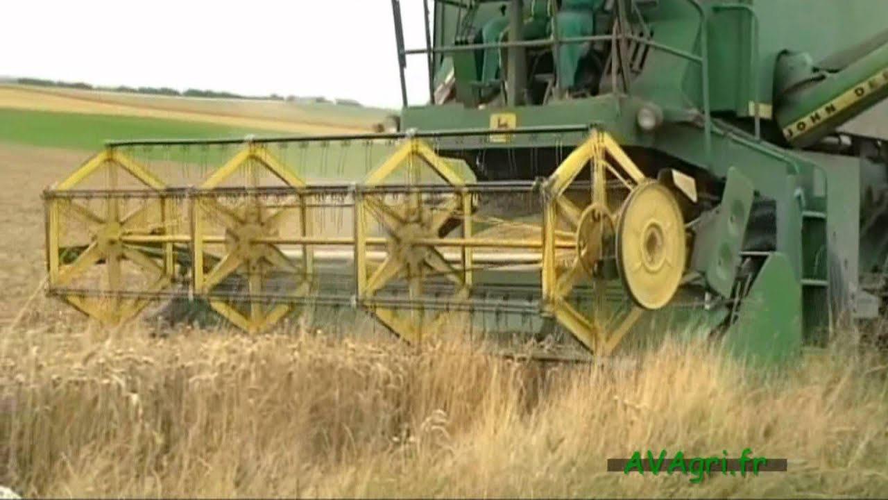 JOHN DEERE 970 à la moisson