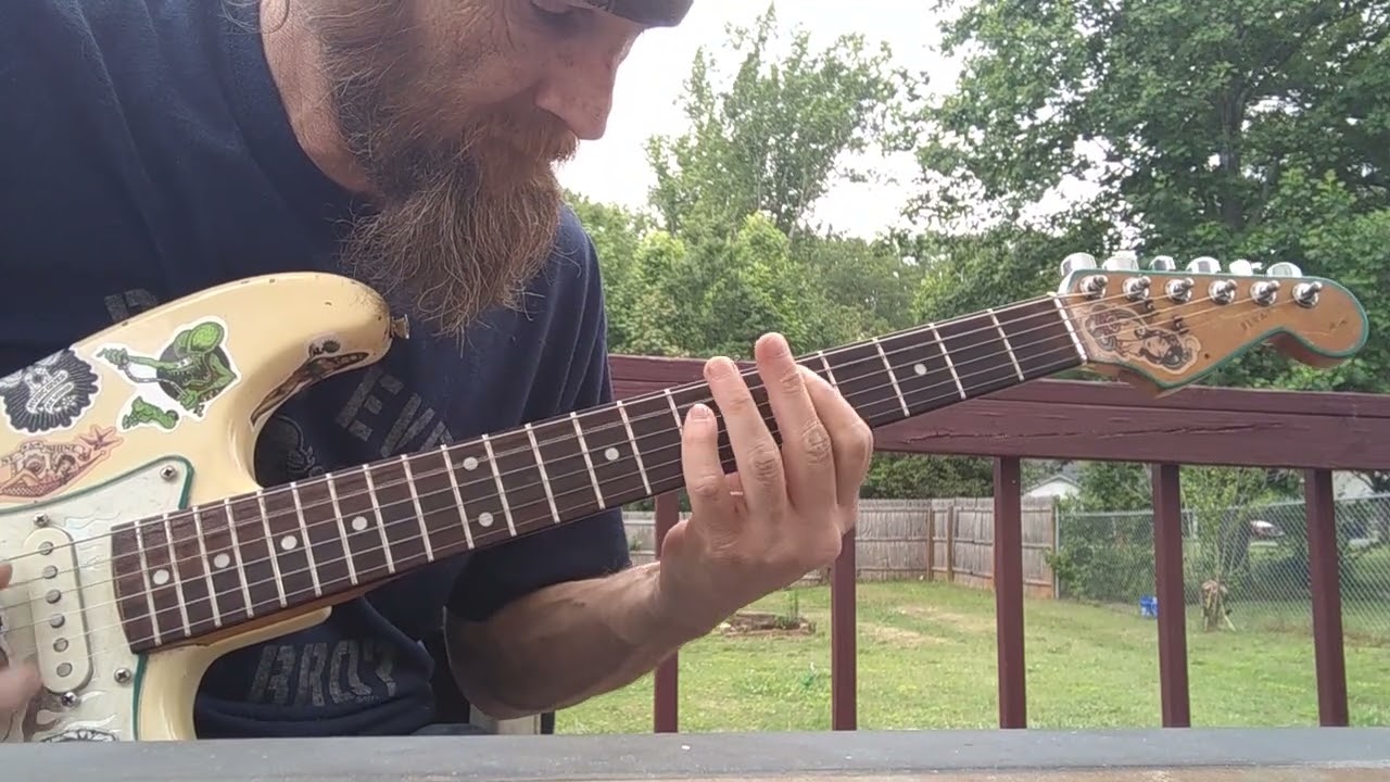 Distorted groove. Strange dreams