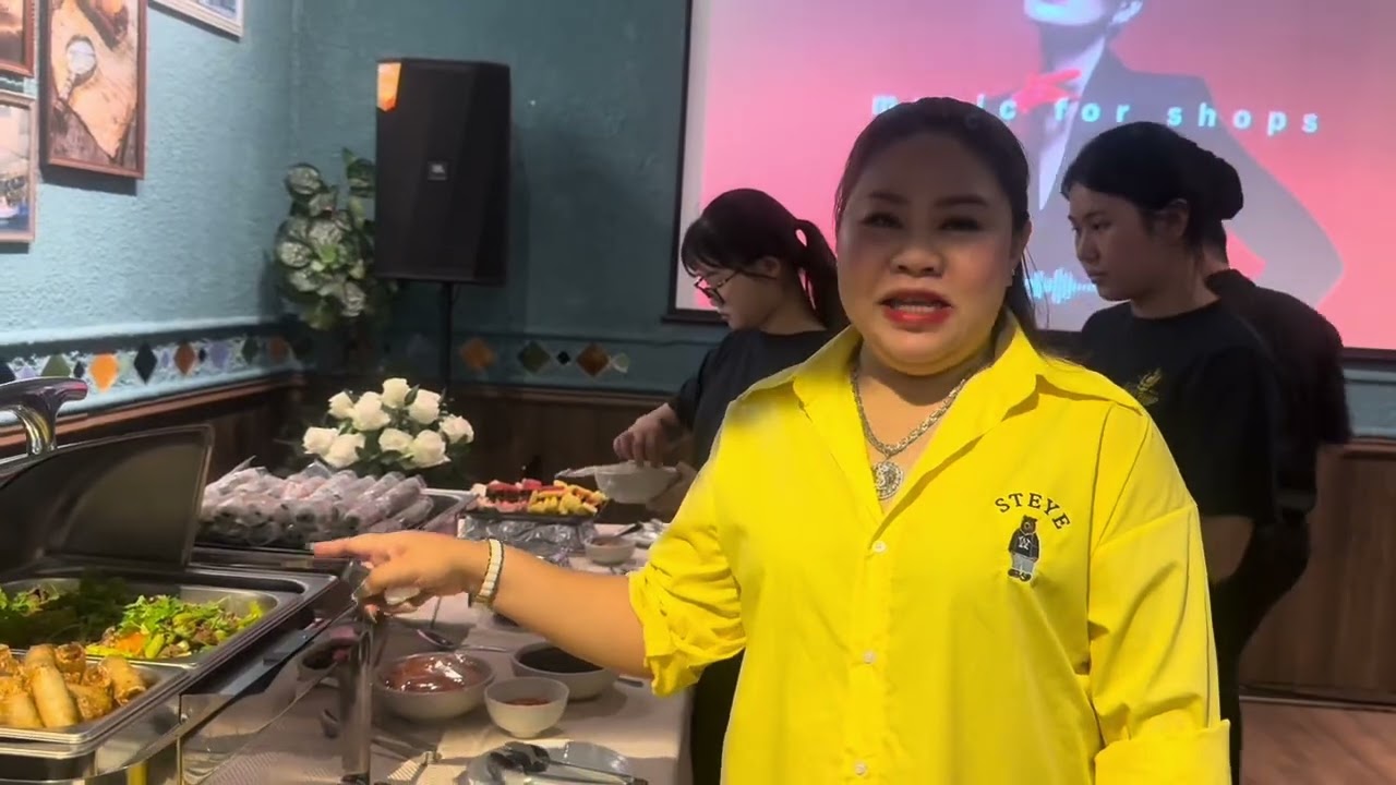 Hồng Phượng Thủy Lê tiệc Tất niên 