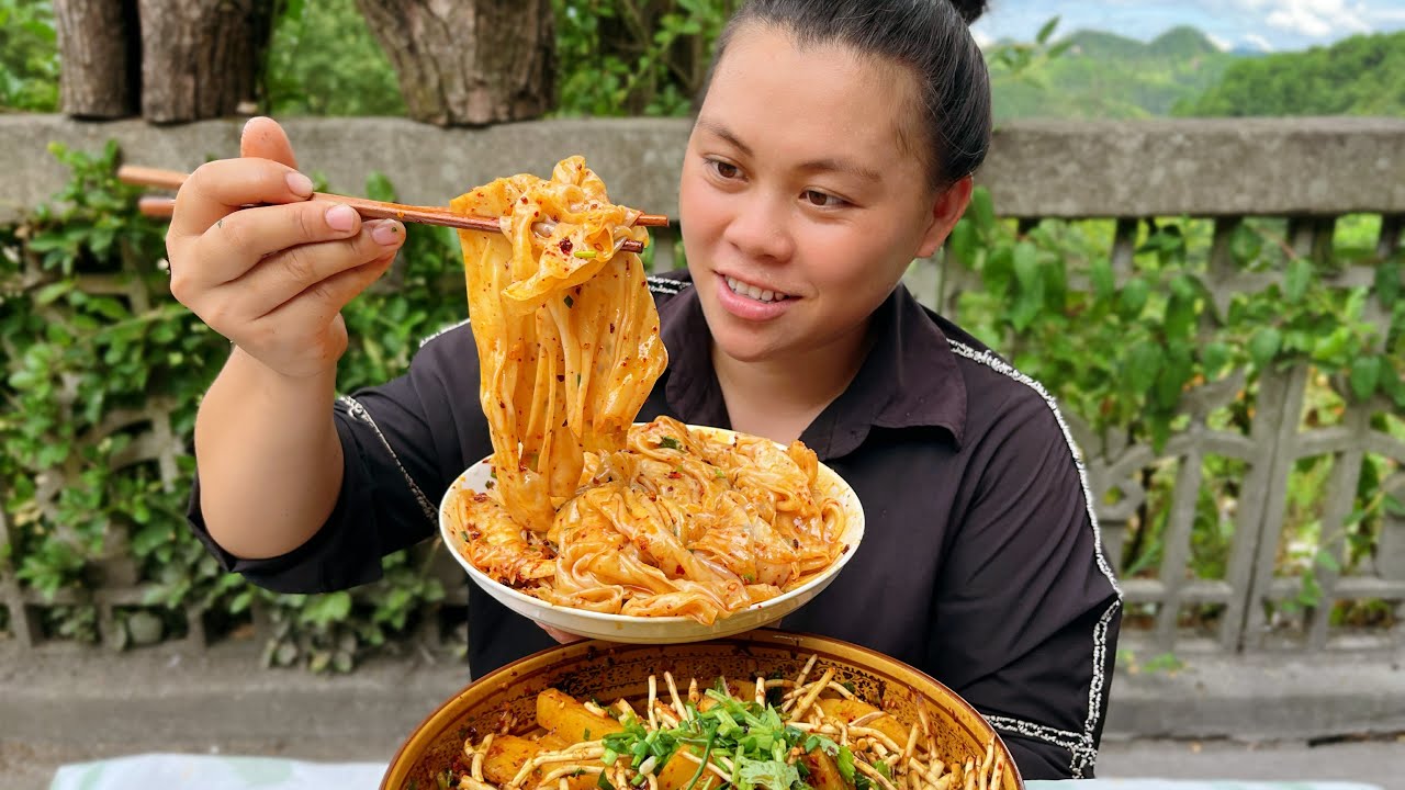 一女子住深山農村，今天做個涼拌土豆折耳根，配上米皮辣椒太好吃record my rural life