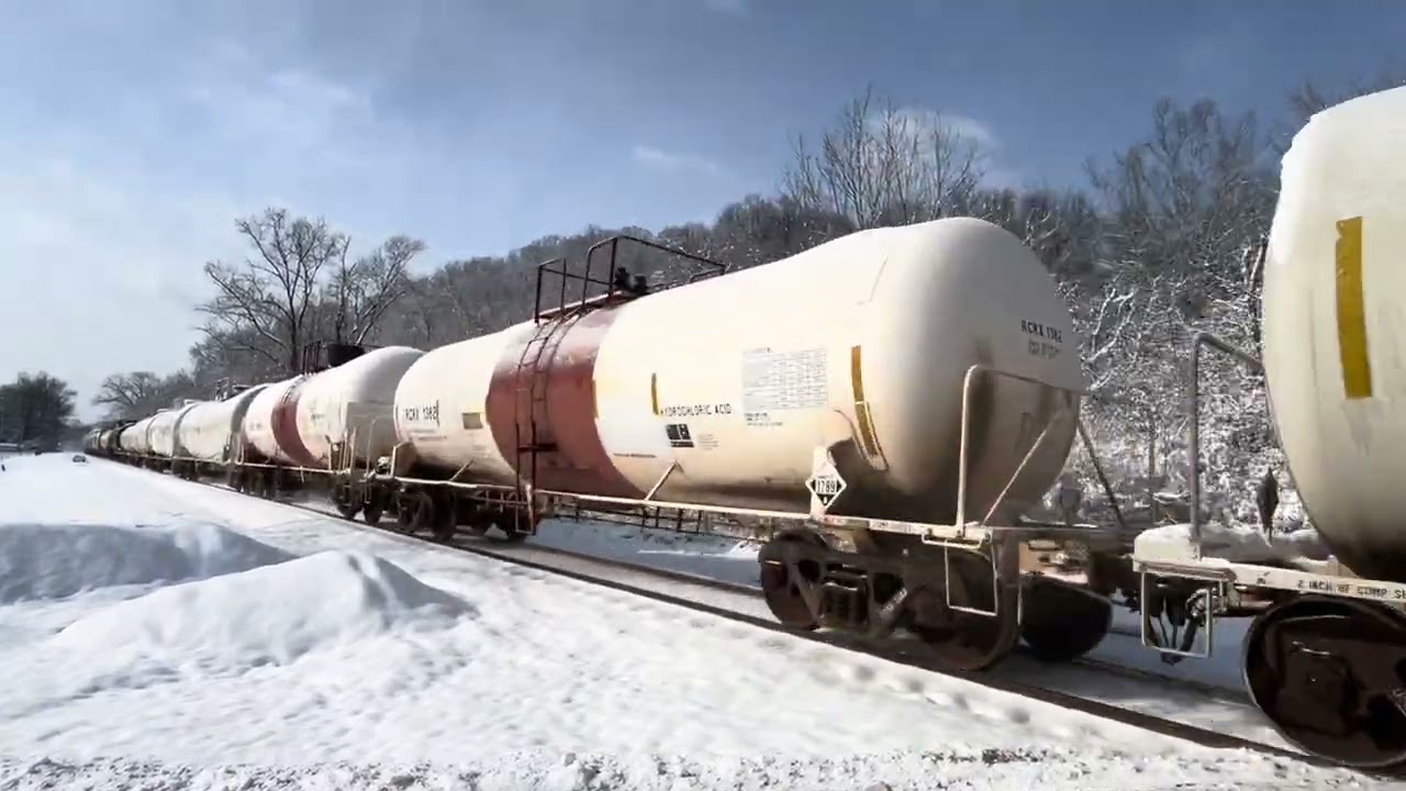 Грузовой поезд в штате Огайо проезжает в снегопад! Train in Ohio passes through the snow! 