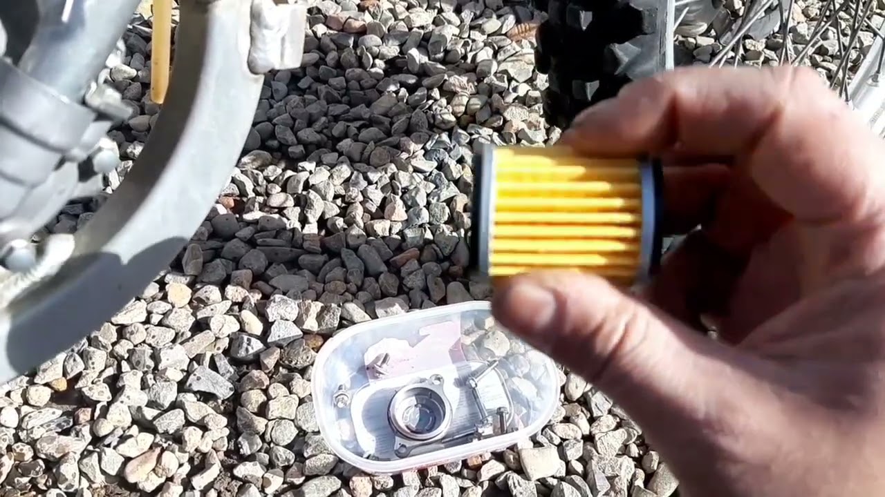 cambio olio e filtro su una Yamaha wr 250 del 2016