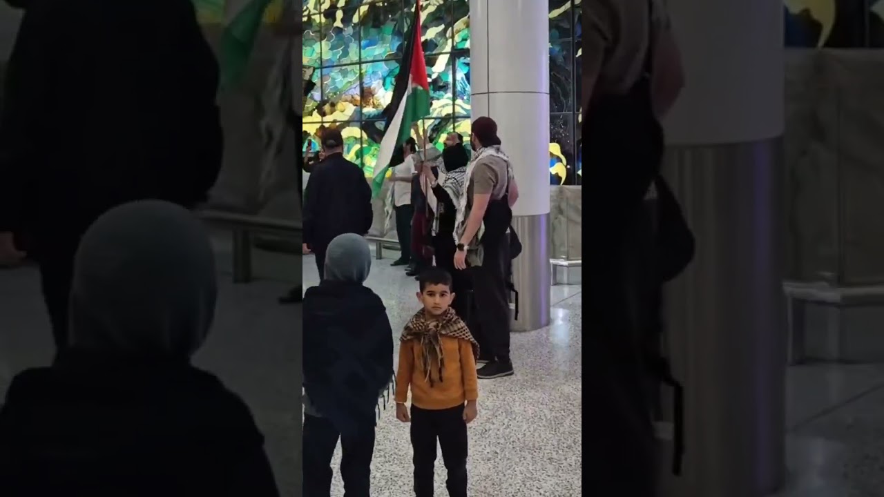 Sydney Airport muslim group scream 