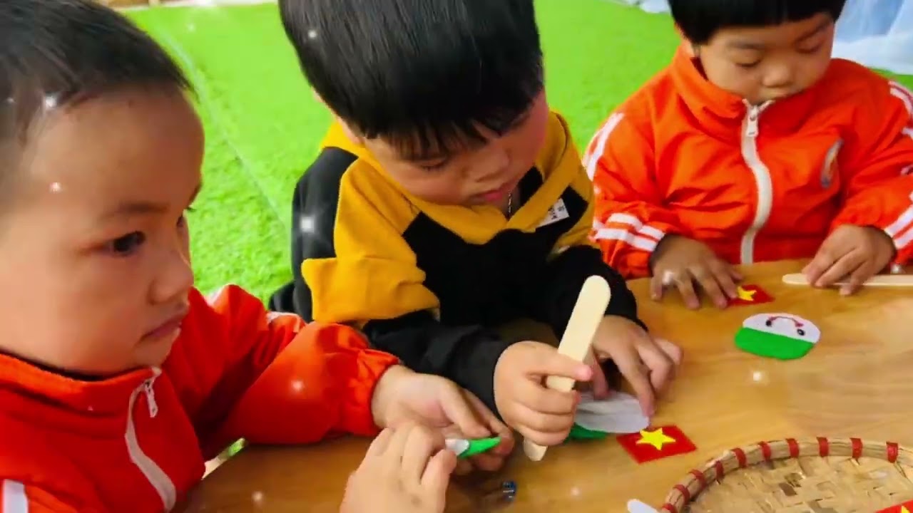 Tạo hình chú bộ đội bằng que kem 