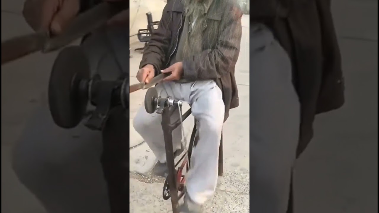 Sharpening knives with the power of bicycle pedaling