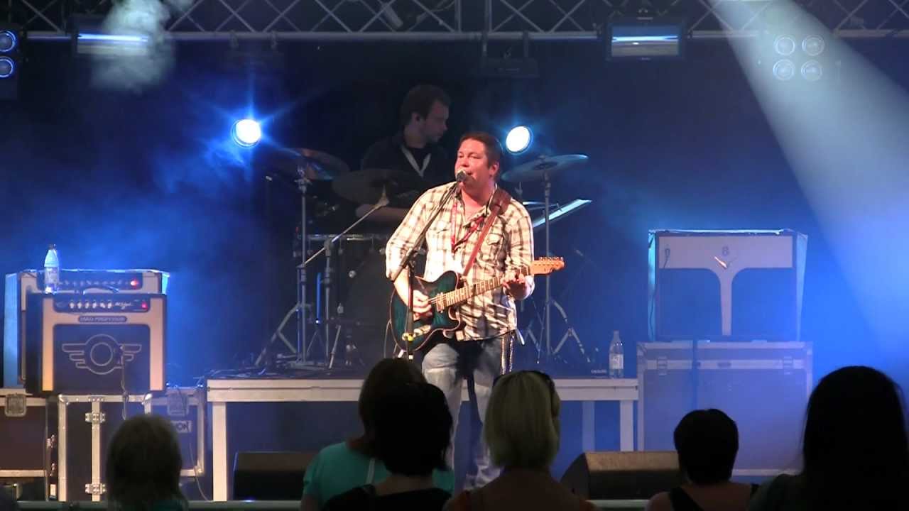 Jani Wickholm & Coverfield - Suomenneito (Live 28.07.2011 @ Koskenkorva 100-v Festivaali)