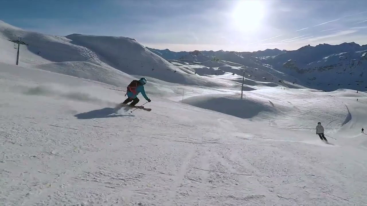 🏔️ Master the Mountains with Our Elite Ski Suits! ❄️
