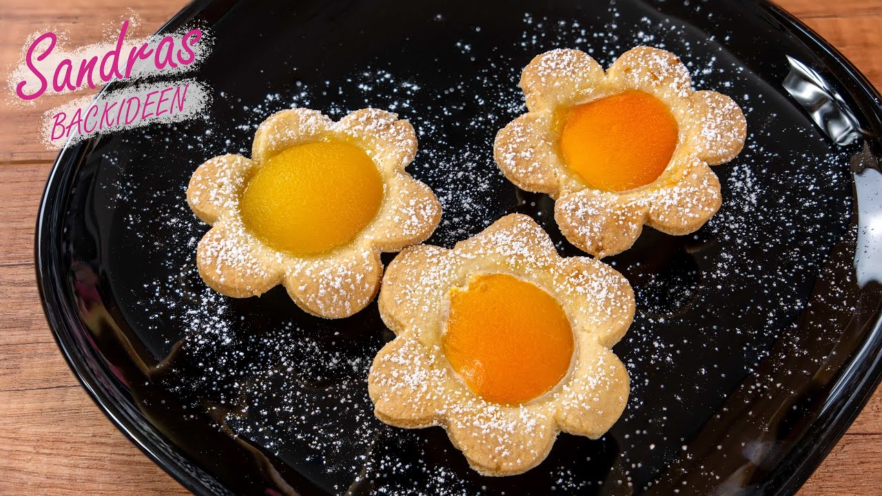 Aprikosenkuchen - Mürbeteigblümchen mit Quarkcreme | Frühlingsrezept