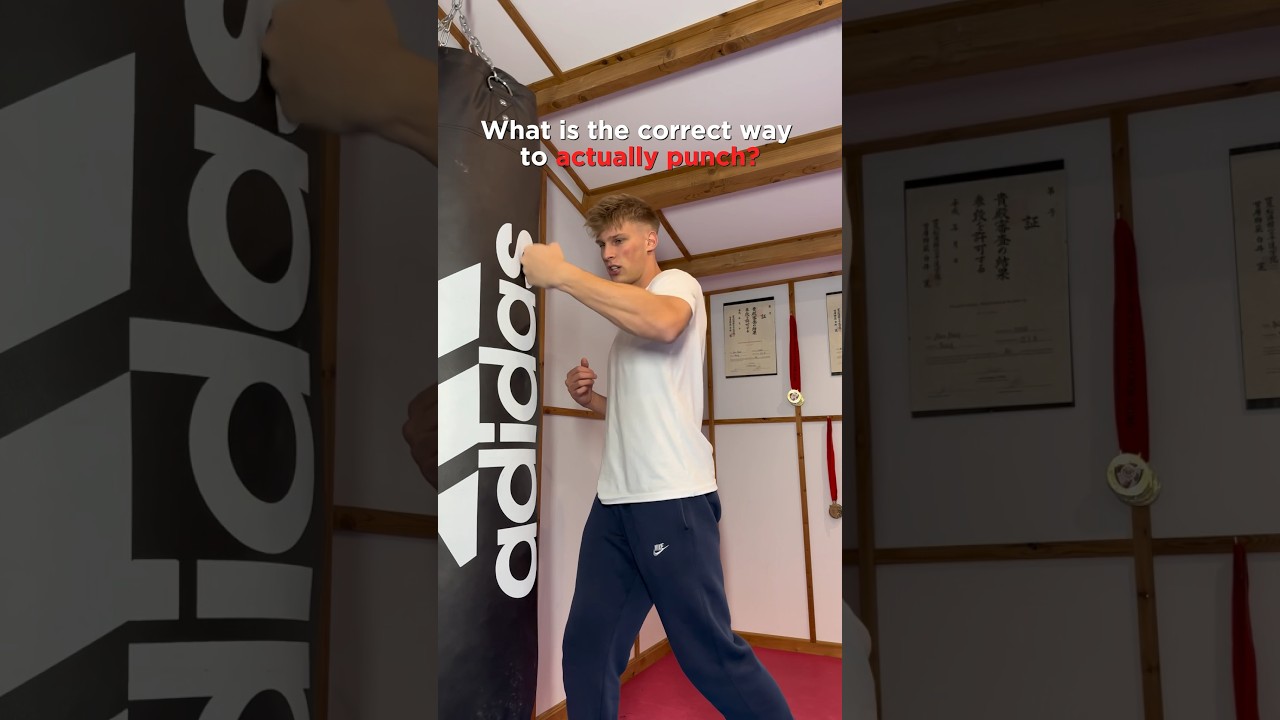 What&rsquo;s the correct way to punch?