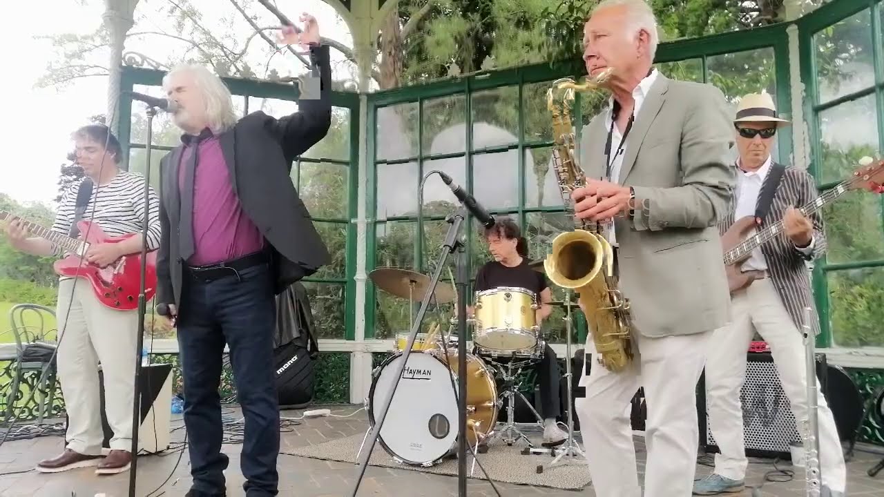 The Shufflepack at Henry's Botanical Blueshouse