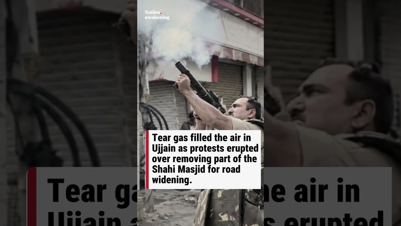 🚨 UJJAIN MOSQUE REMOVAL TRIGGERS CLASH, POLICE USES TEAR GAS #Ujjain #ShahiMasjid #UjjainProtest