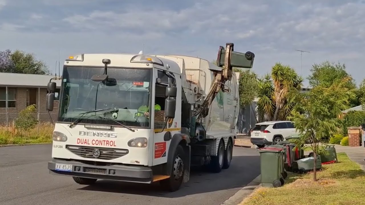 Geelong garbage SL001286|  Same ol’ truck