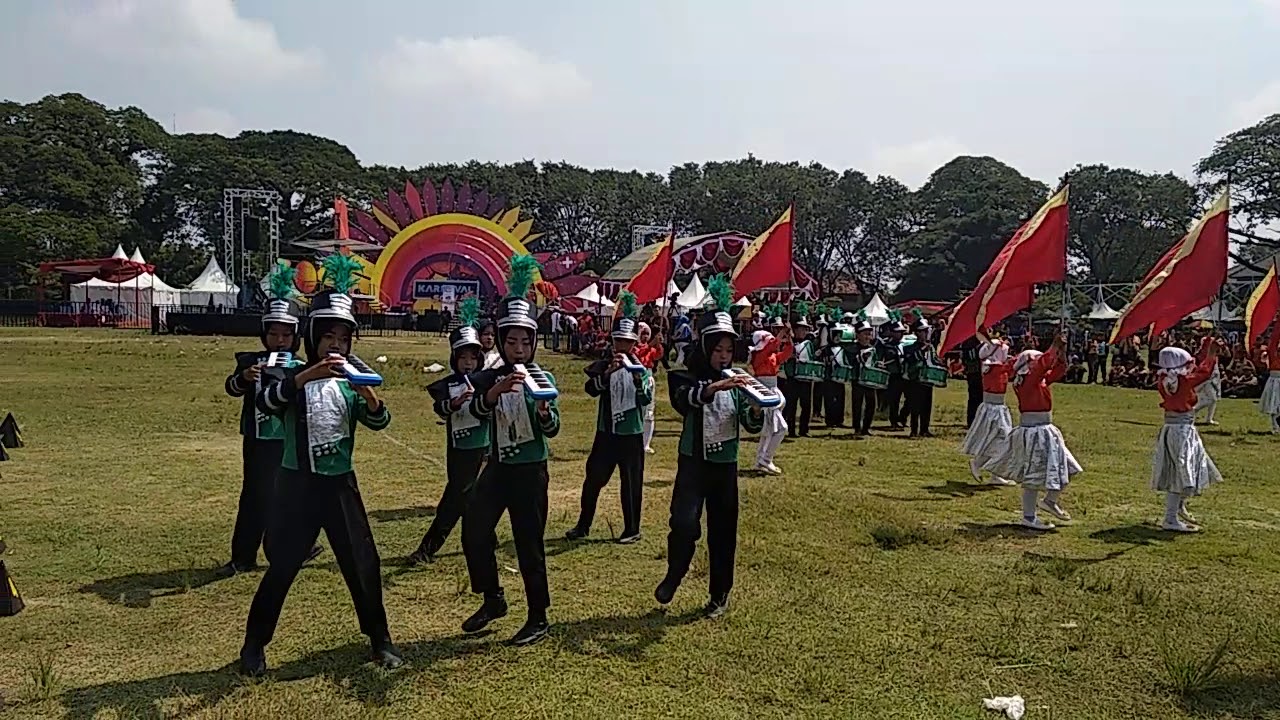 Drumband MI Tarbiyatul Atfal Cingkrong dalam acara INBOX SCTV Hari Jadi Kab.Grobogan Tahun 2020