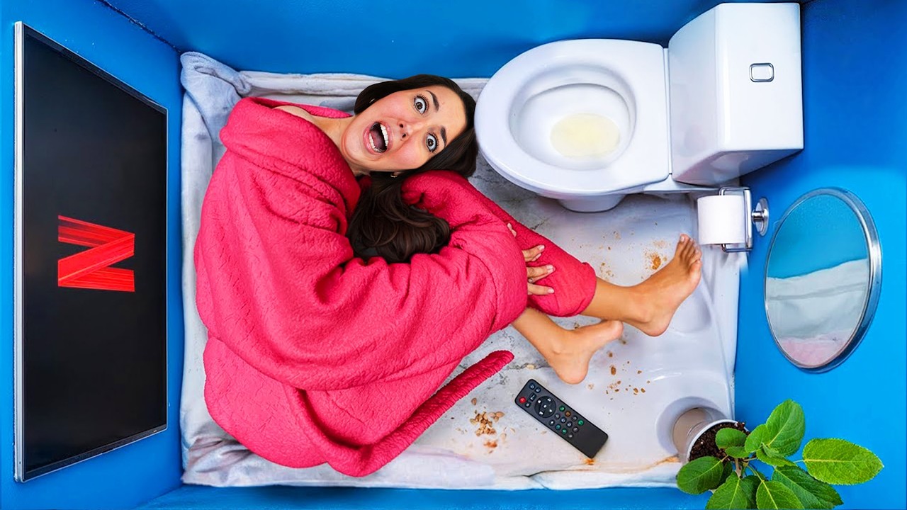 L' ULTIMO CHE ESCE DALLA CASA PIÙ PICCOLA DEL MONDO VINCE! 🏠 Viviamo nella mini casa per 24 ore!