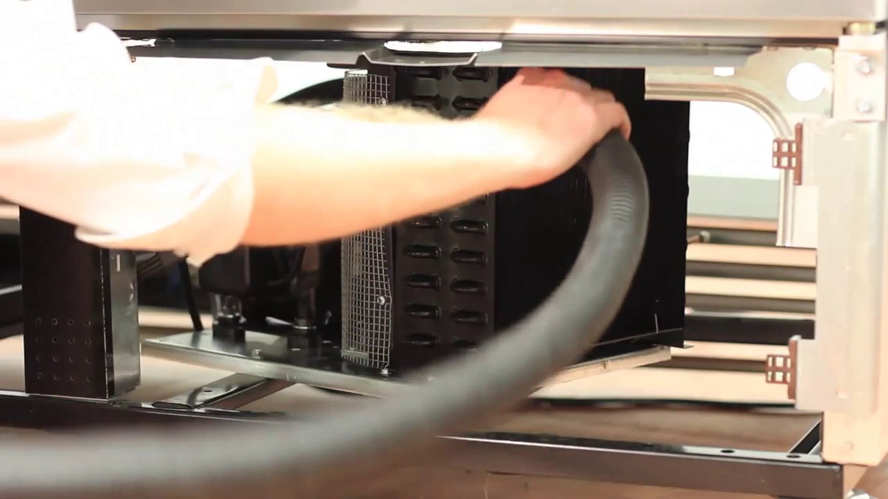 Limpieza del Condensador Para  Verticales Tradicionales - TRUE Mfg