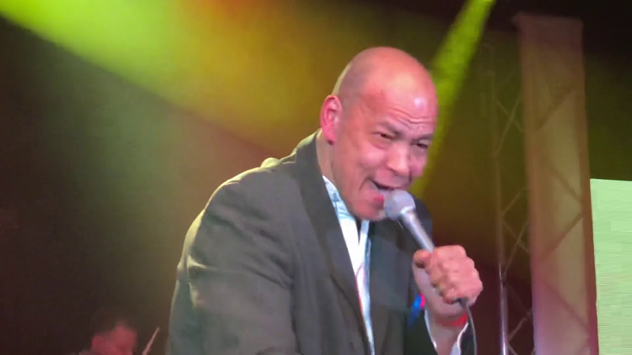 Fine Young Cannibals Suspicious Minds - Live Butlins Bognor March 2020