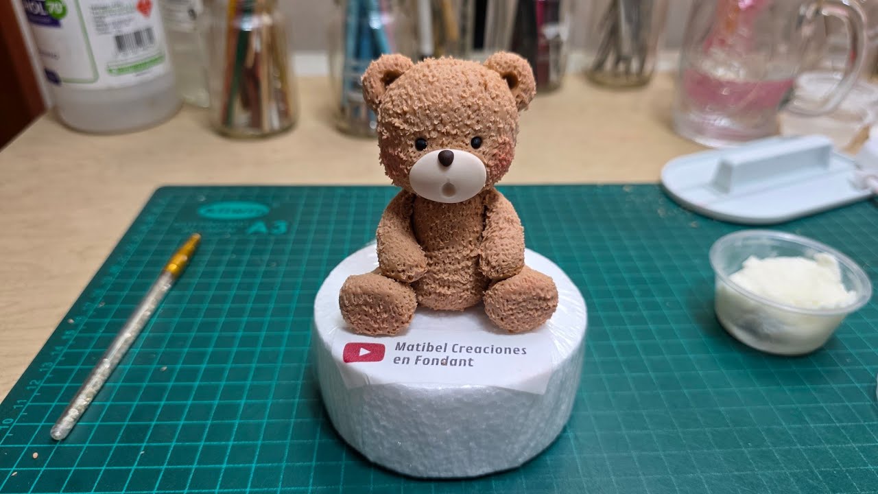 Modelando un osito con textura en fondant 
