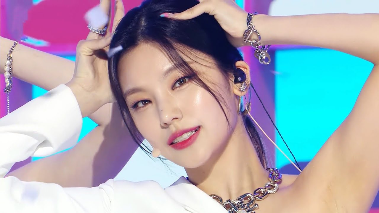 ITZY(있지) - SNEAKERS 교차편집(stage mix)