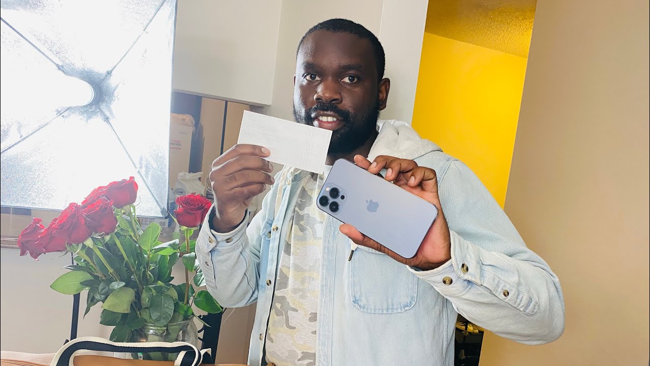 Abuji surprises Ibrahim Onami (Huku Yues) with $5000us for hosting her in America.
