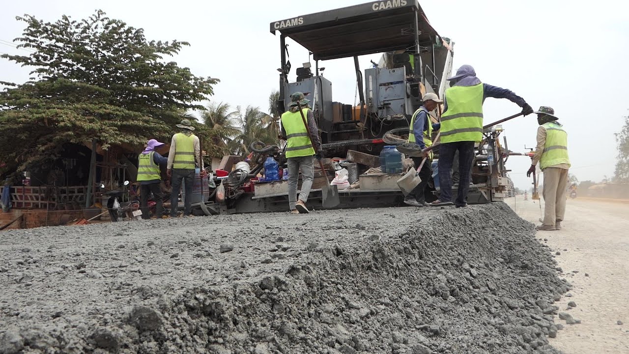 Excellent Base Course Processing for Road Building With Several 25-ton Trucks & SANY Paving Machines