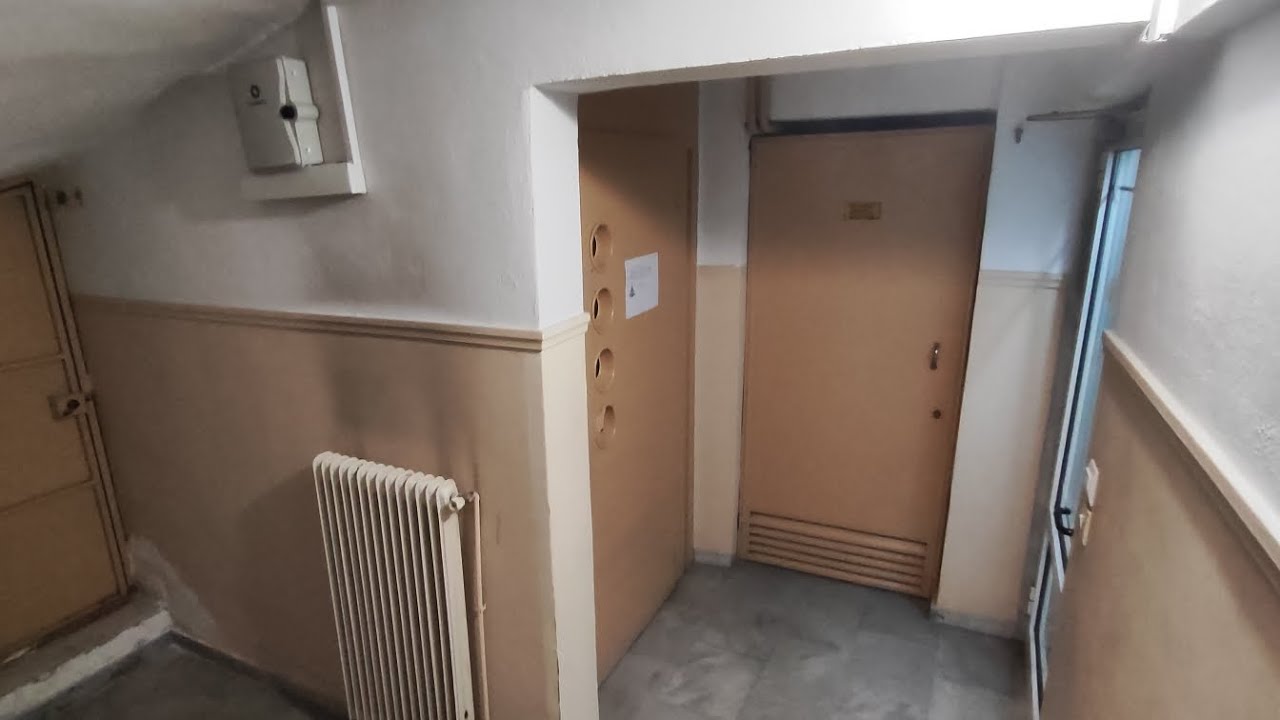 Epic motor! 1998 GMV roped hydraulic elevator in apartments @ Ipsilantou 12, Kavala