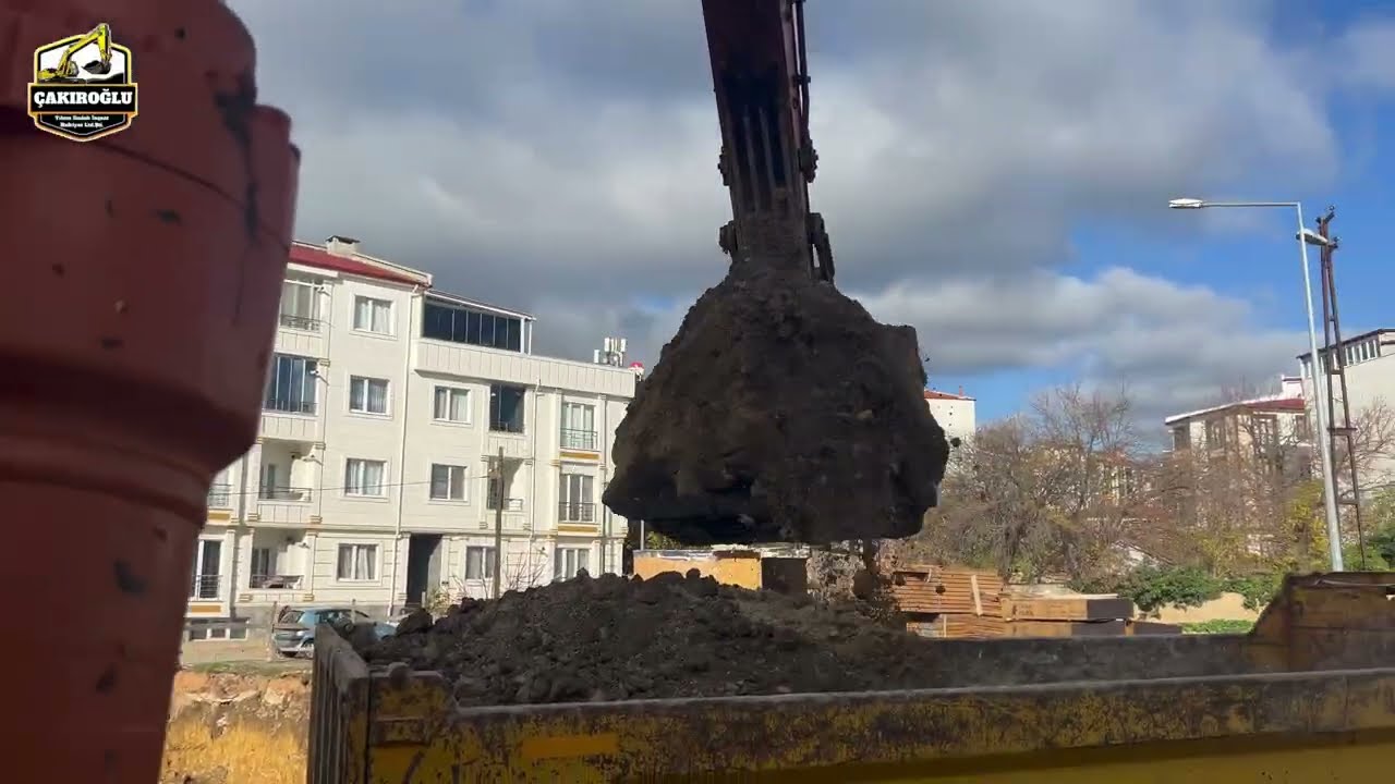 ÇAKIROĞLU YIKIM | HİTACHİ 280 LCH ile inşaat temeli toprak atım çalışması
