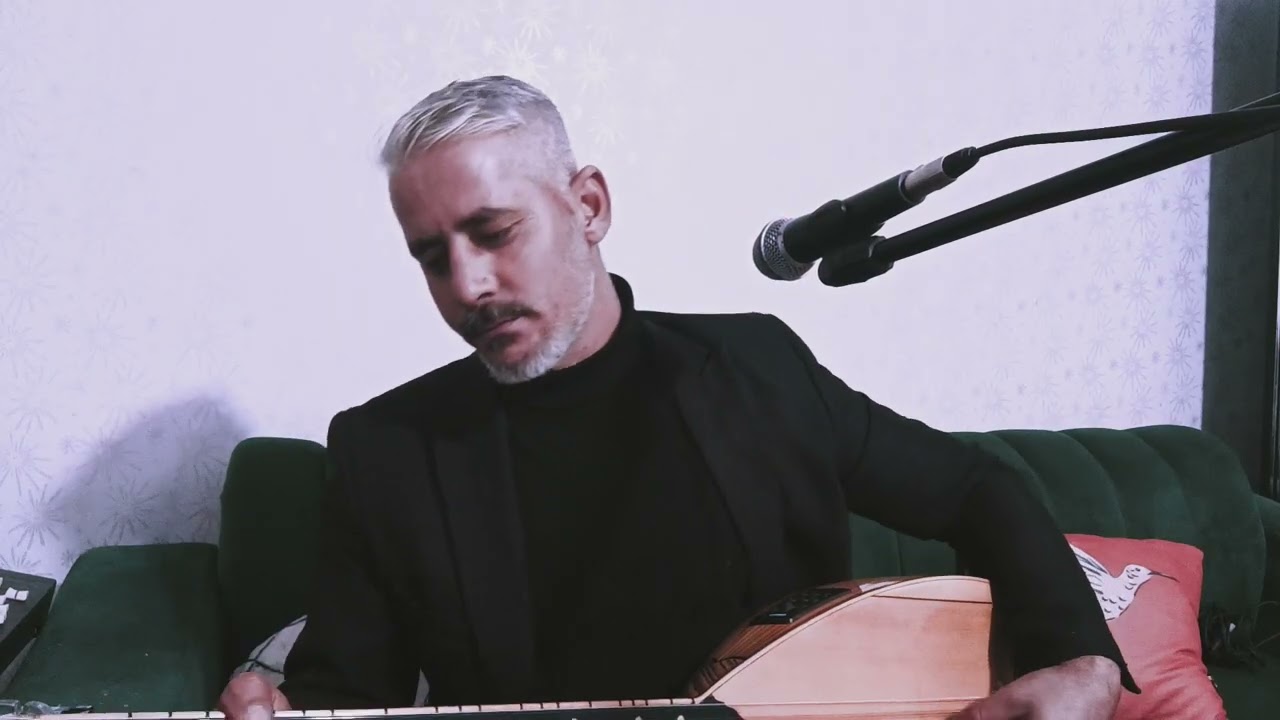 ARDILLI MUTLU ARMUT AĞACINA YASLANMAYASIN UZUN HAVA 