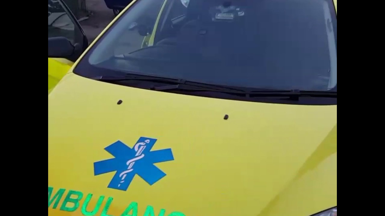 Ambulance fast response car/ rrv/ private ambulance response vehicle/ blue light demo.