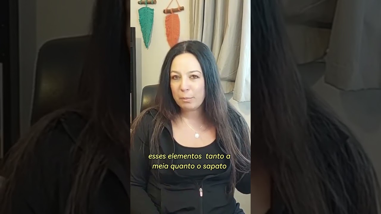 Sonhar com meias e sapatos: símbolos de novo destino e preparação para caminhar  
