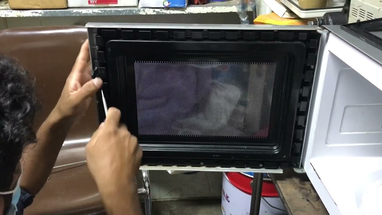 How to remove cokroaches from microwave oven door