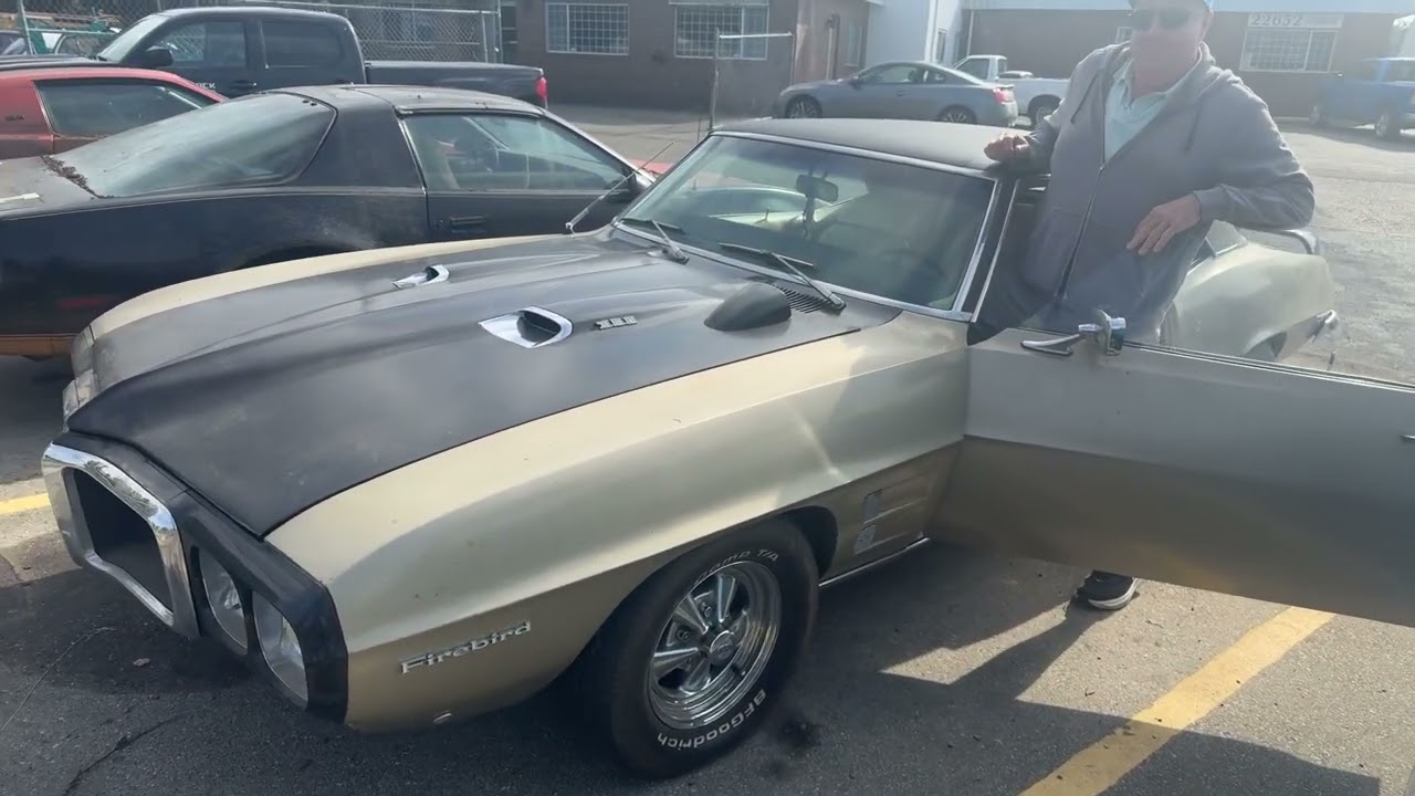 Able Auctions South Langley ￼1969 Pontiac Firebird October 28 ￼