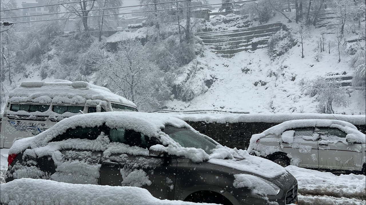 Live snowfall in Manali, Mallroad | solang |Hampta