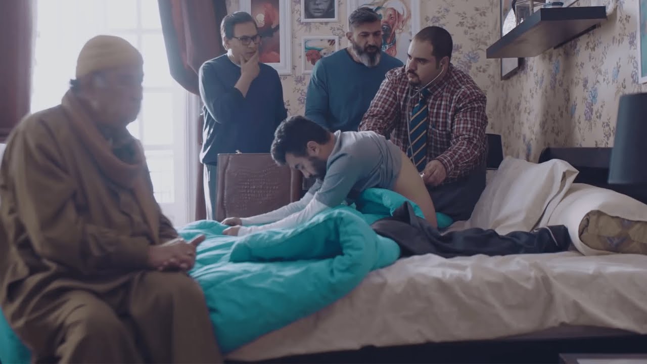 شوفوا ياسر جلال وحسن حسني عملوا ايه مع الدكتور اللي كشف على اخوه .. مش هتبطل ضحك