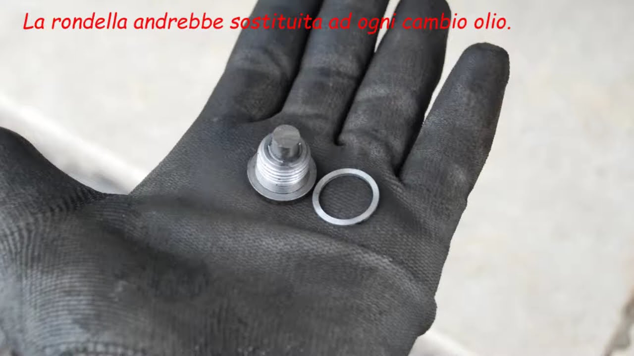 BMW K1300r   Sostituzione olio motore e filtro