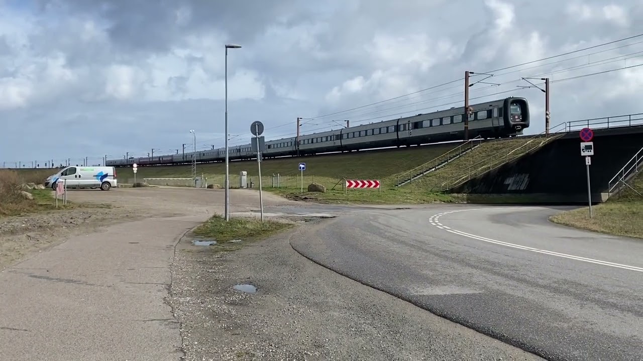 Tog og massere af gods i Nyborg EG, IC3, IC4