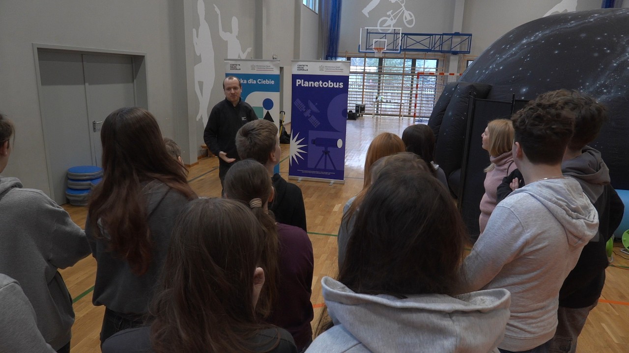 Mobilne planetarium w Pruszkowie! Planetobus odwiedził uczniów