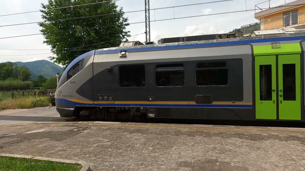 Treni alla stazione di Valle di Mercato San Severino - Rota